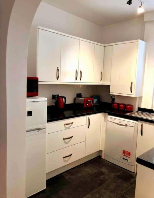 Sunny Seaside Beach House Lytham Centre Sleeps 8 Lytham St Annes Eksteriør billede