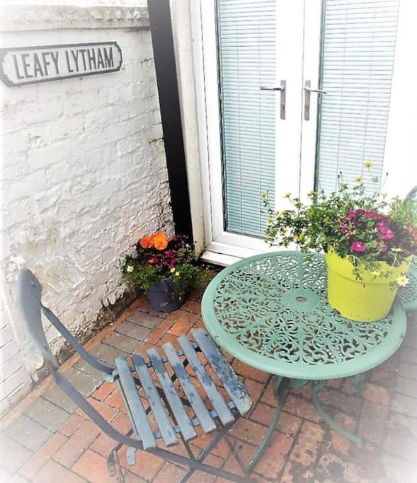 Sunny Seaside Beach House Lytham Centre Sleeps 8 Lytham St Annes Eksteriør billede