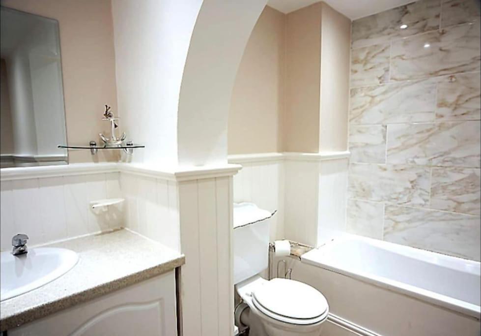 Sunny Seaside Beach House Lytham Centre Sleeps 8 Lytham St Annes Eksteriør billede